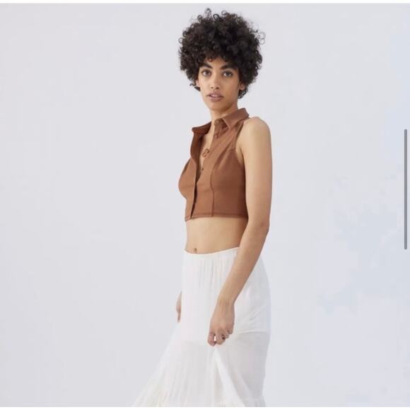 Urban Outfitters Brown Sleeveless Collared Blouse - Picture 2 of 11
